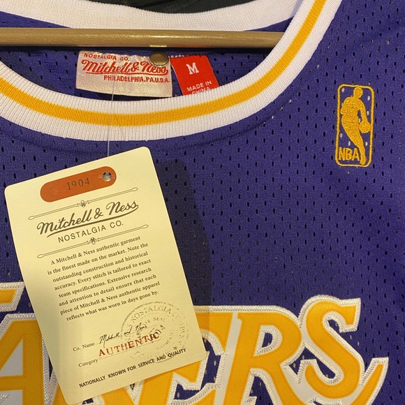 Kobe Bryant Jersey (M) 2007-2008 #24 Mitchell & Ness Authentic and Exclusive